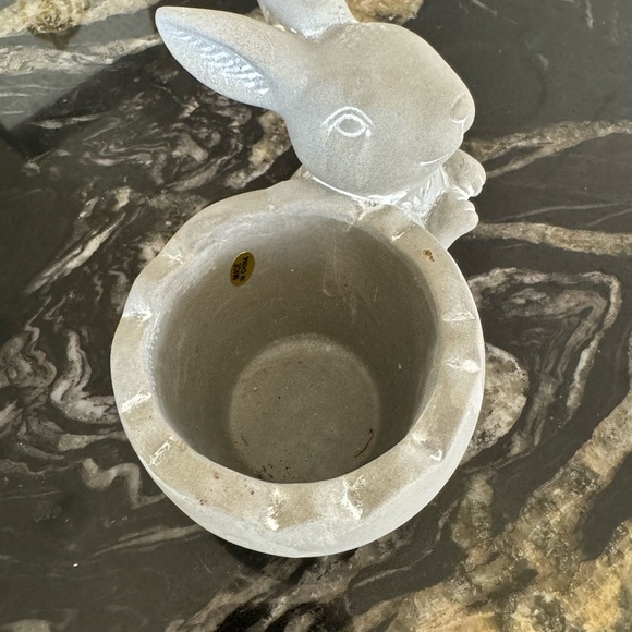 2 inch bunny rabbit cement planter - Picture 7 of 11